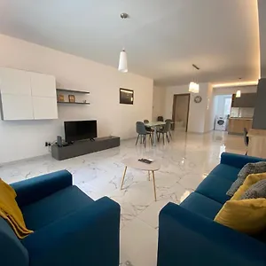 Centrally Located Appartement Sliema